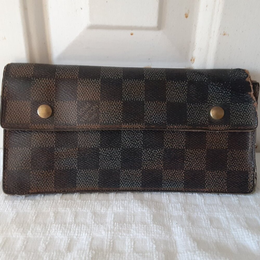 Authentic Louis Vuitton Damier Double Snap Water Proof Crossbody Clutch Wallet
